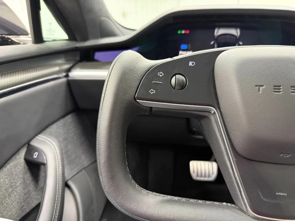 Tesla Model S photo 27