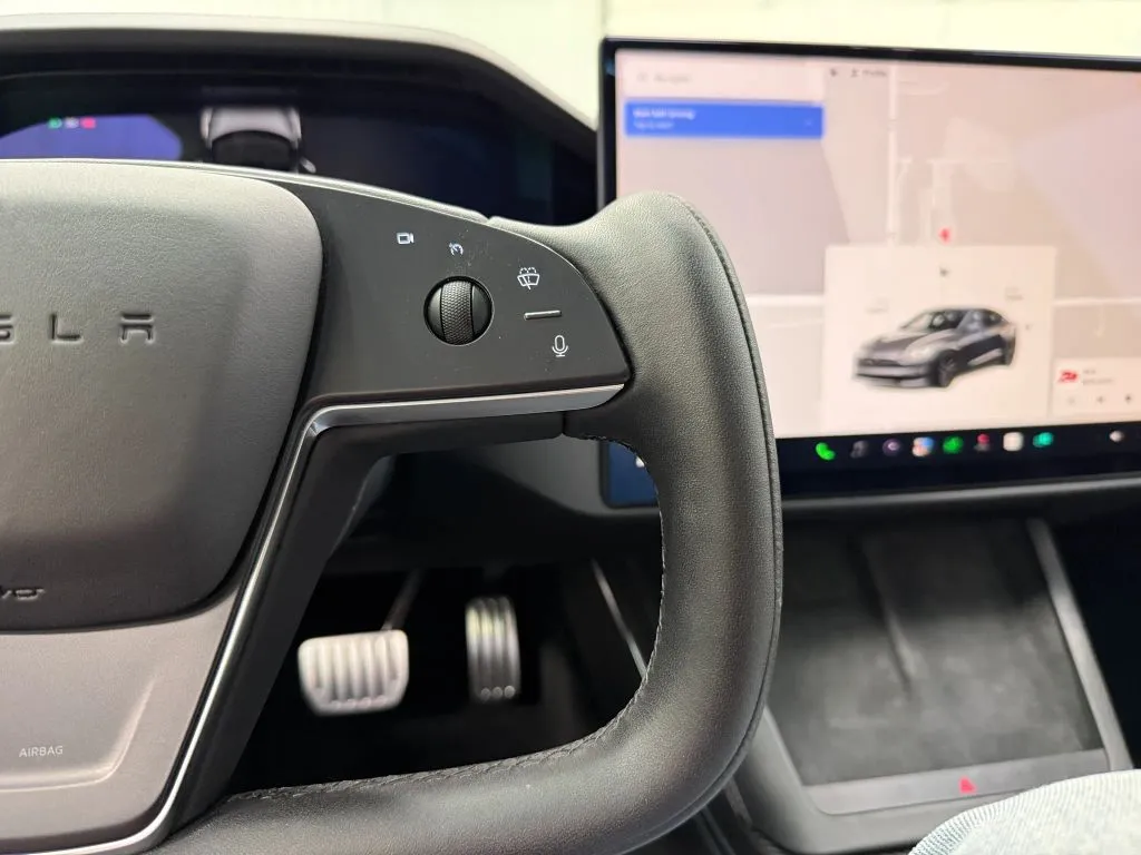 Tesla Model S photo 28