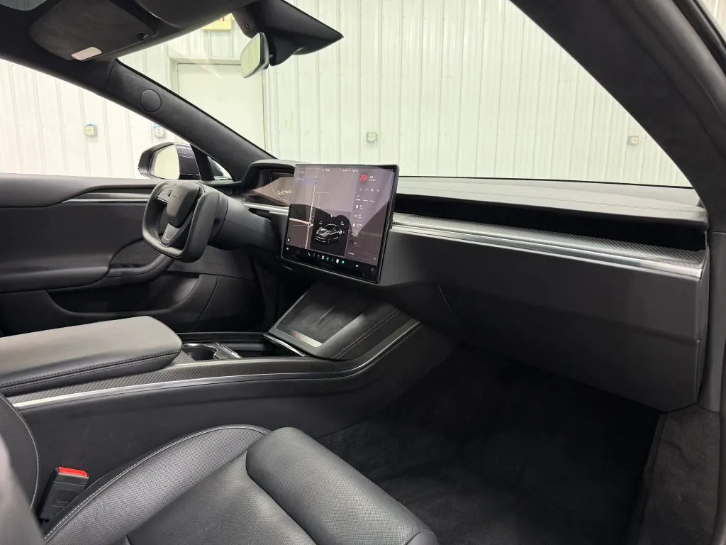 Tesla Model S photo 14