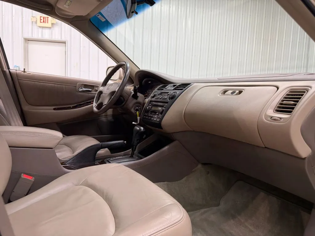 Honda Accord photo 14