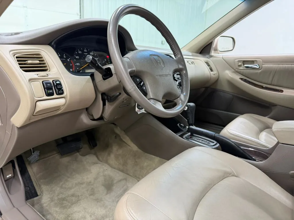 Honda Accord photo 12