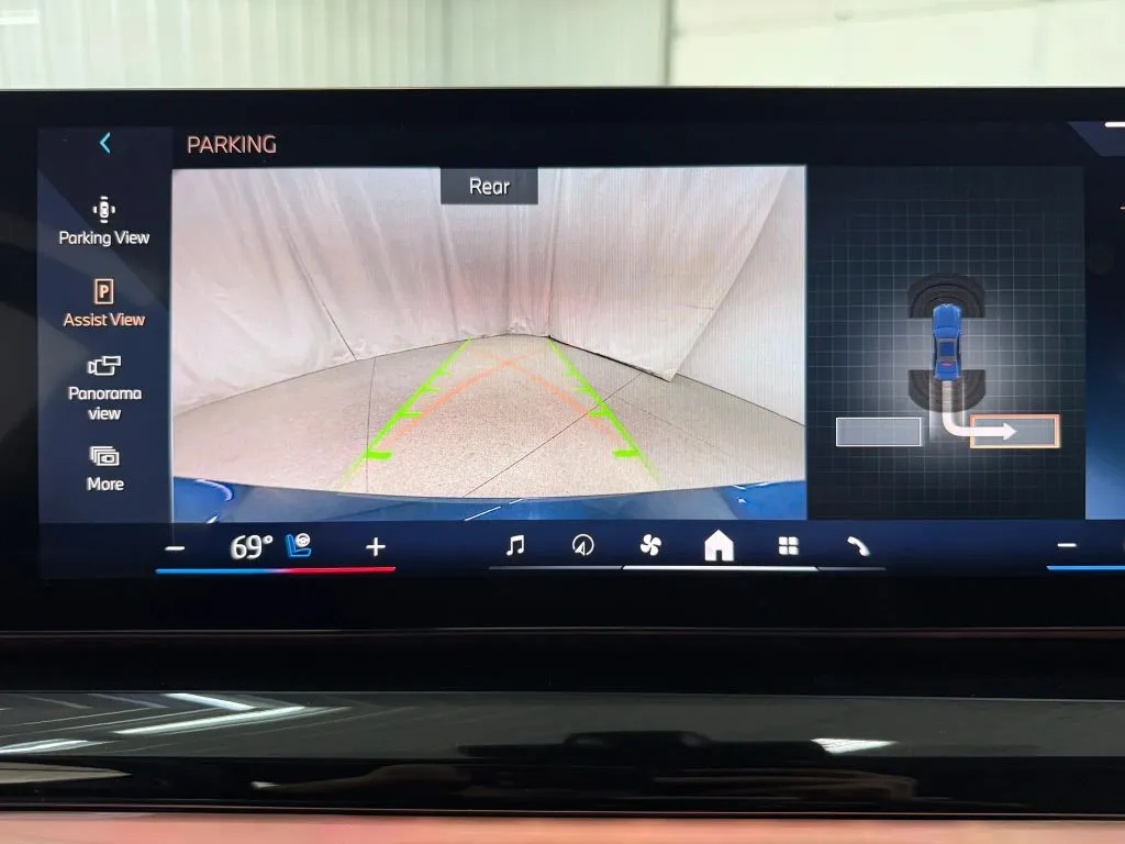 BMW i5 photo 23