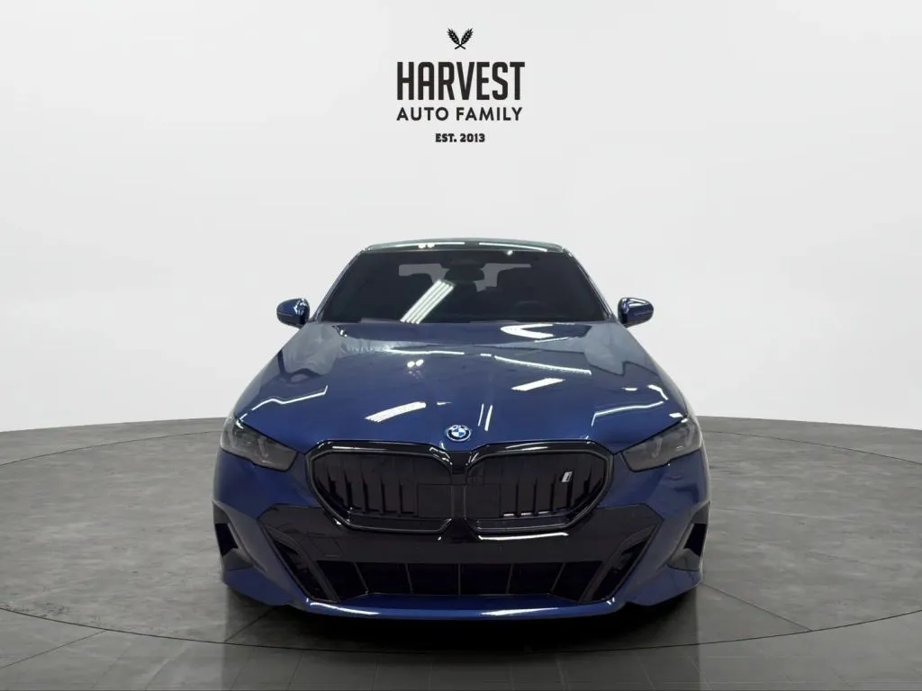 BMW i5 photo 11