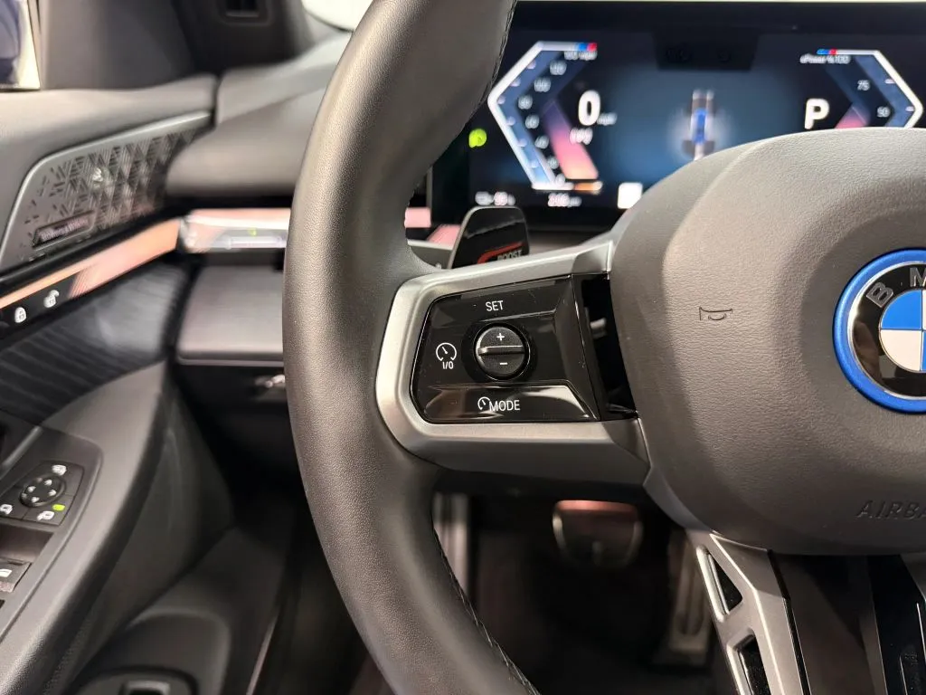 BMW i5 photo 40