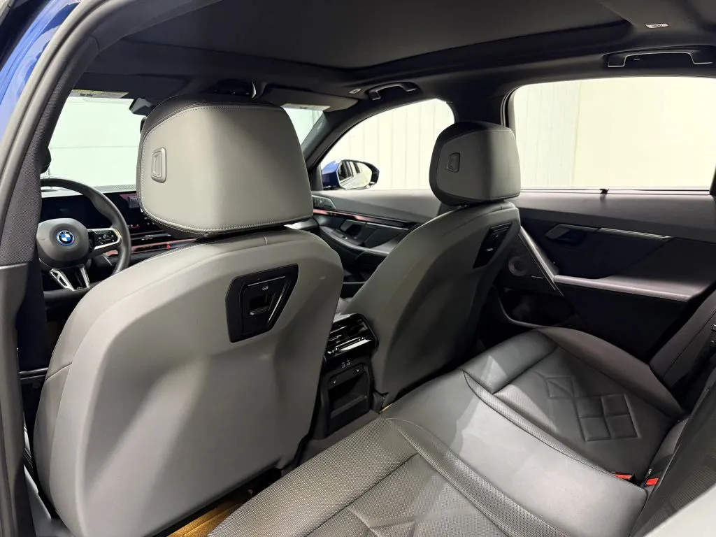 BMW i5 photo 16