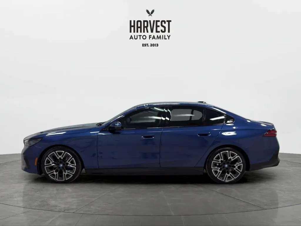 BMW i5 photo 2