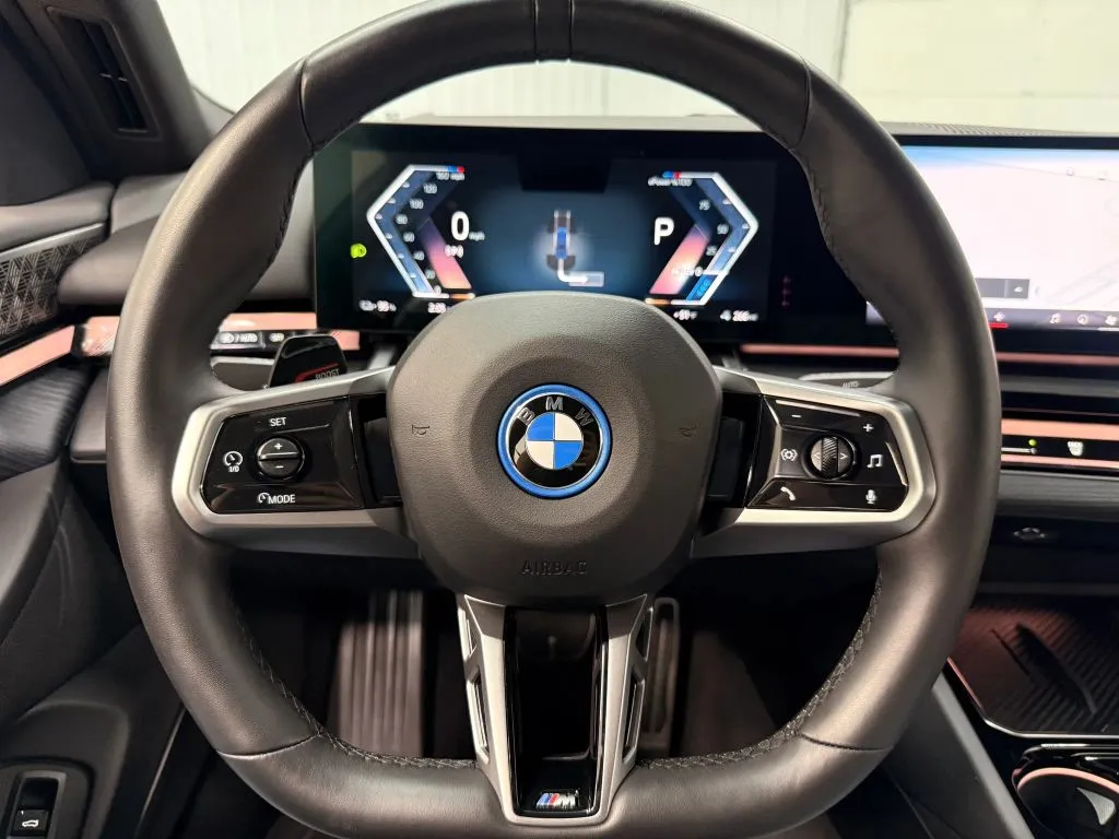 BMW i5 photo 19