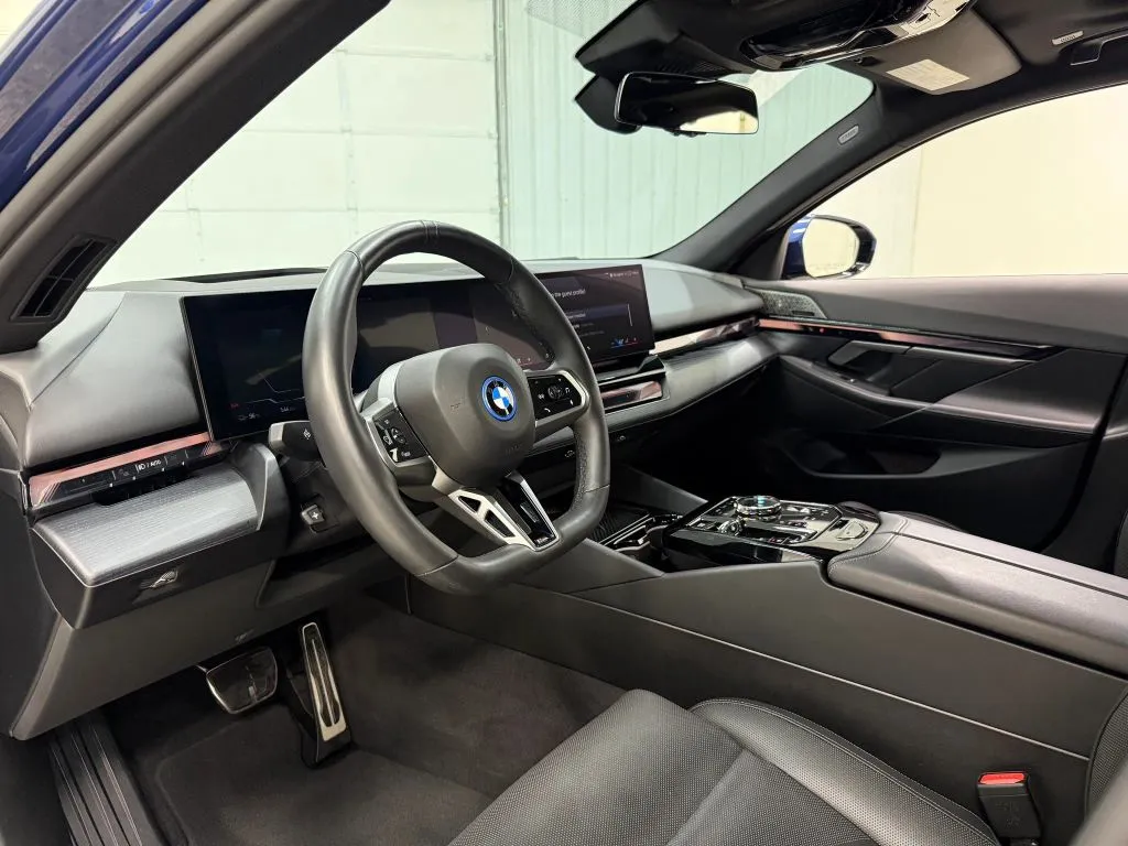 BMW i5 photo 12