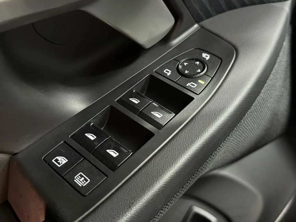 BMW i5 photo 36
