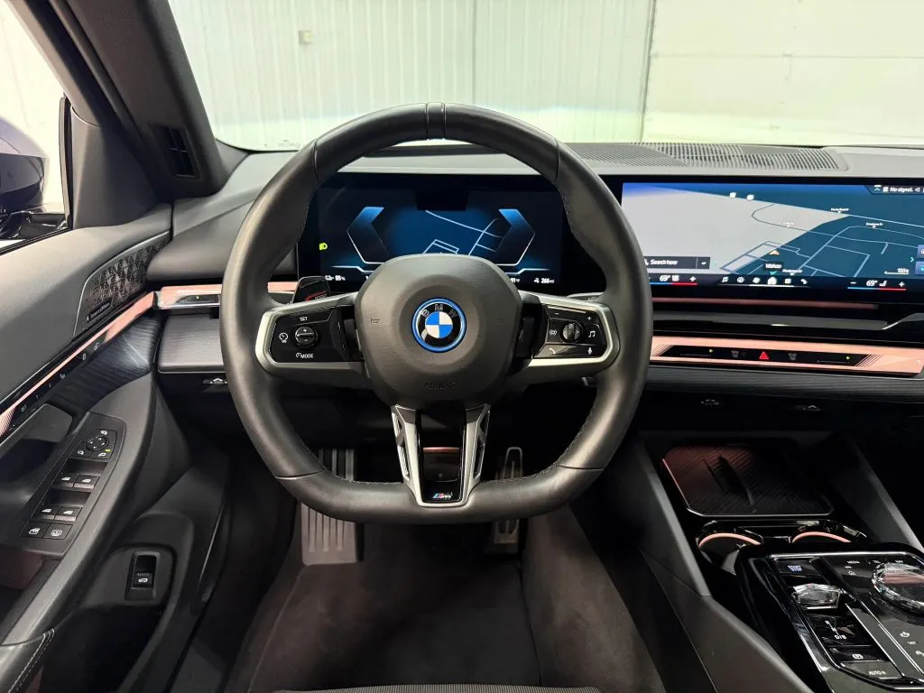 BMW i5 photo 18