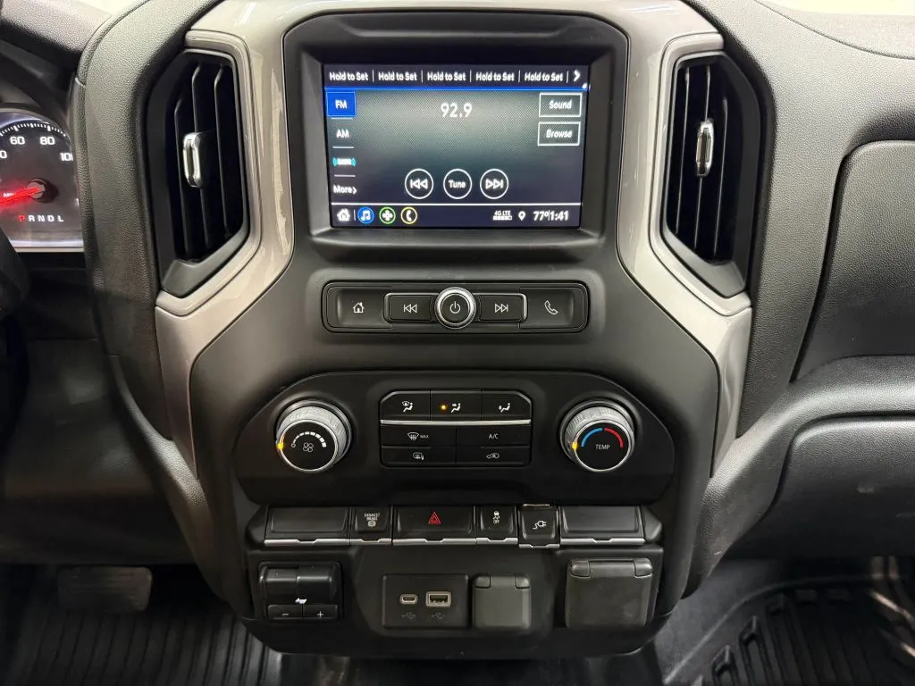 Chevrolet Silverado photo 21