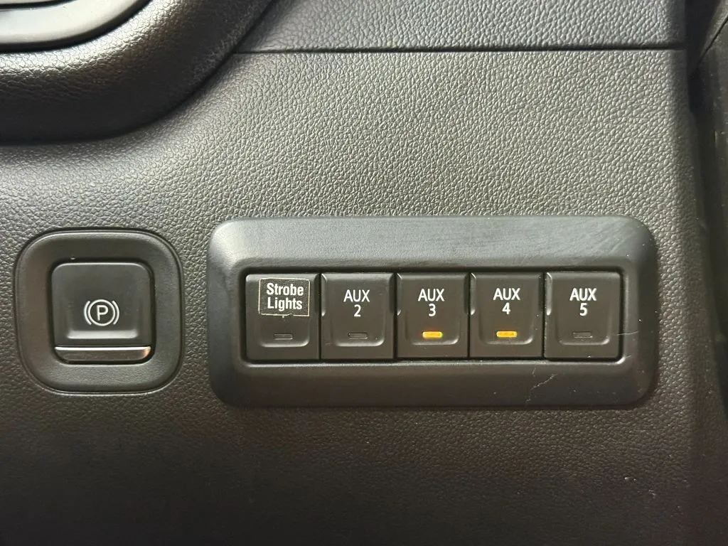 Chevrolet Silverado photo 24