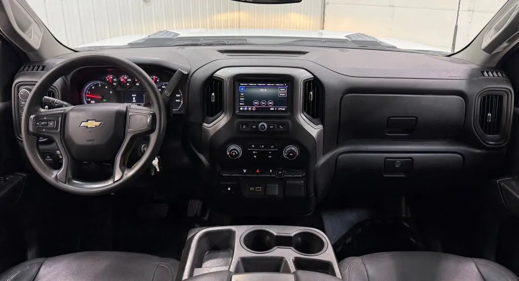 Chevrolet Silverado photo 13