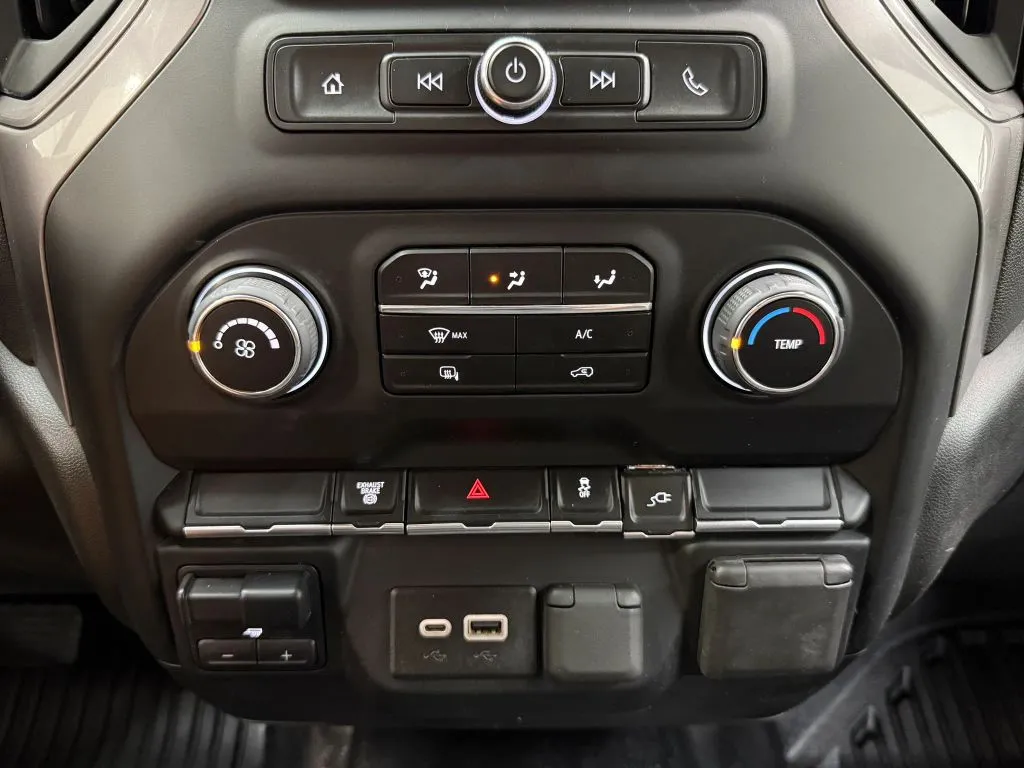 Chevrolet Silverado photo 22
