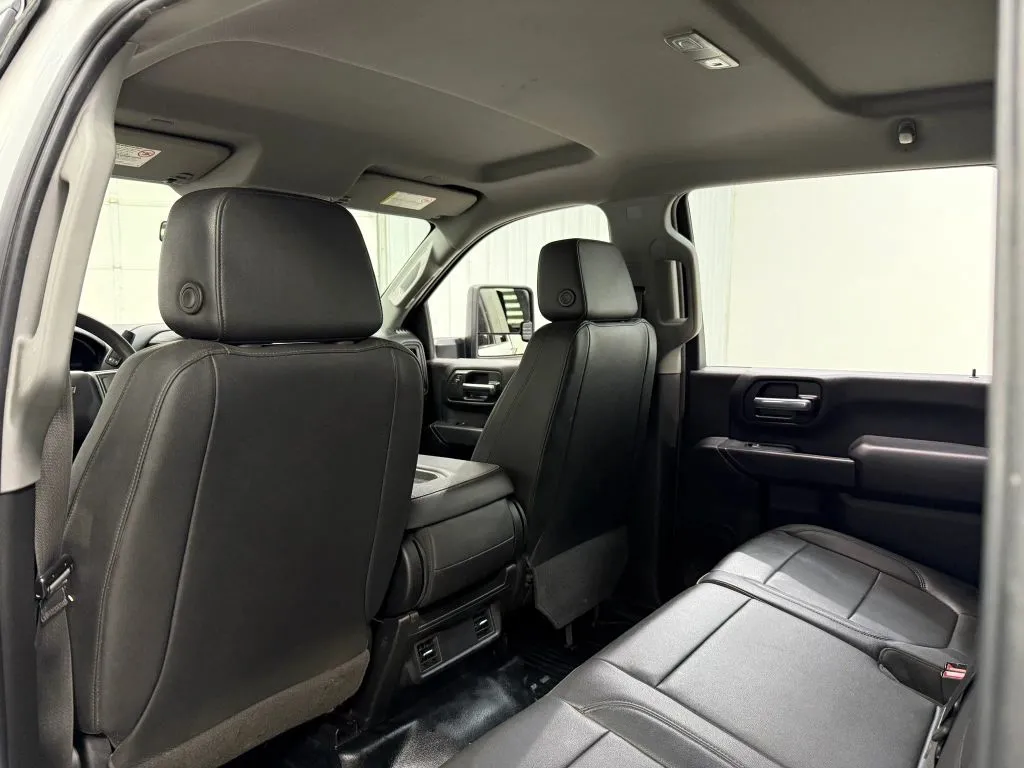 Chevrolet Silverado photo 16