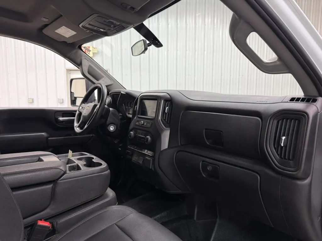 Chevrolet Silverado photo 14