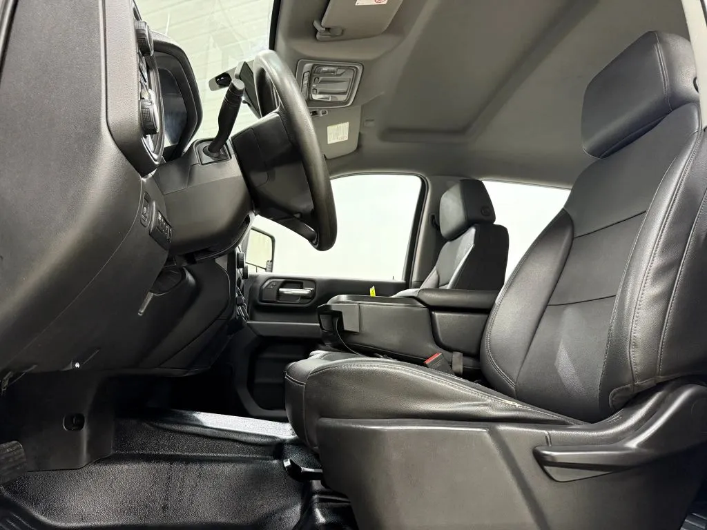 Chevrolet Silverado photo 15