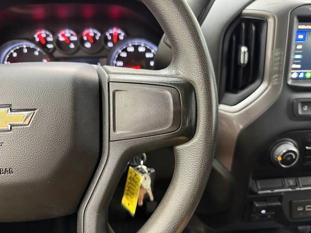 Chevrolet Silverado photo 28