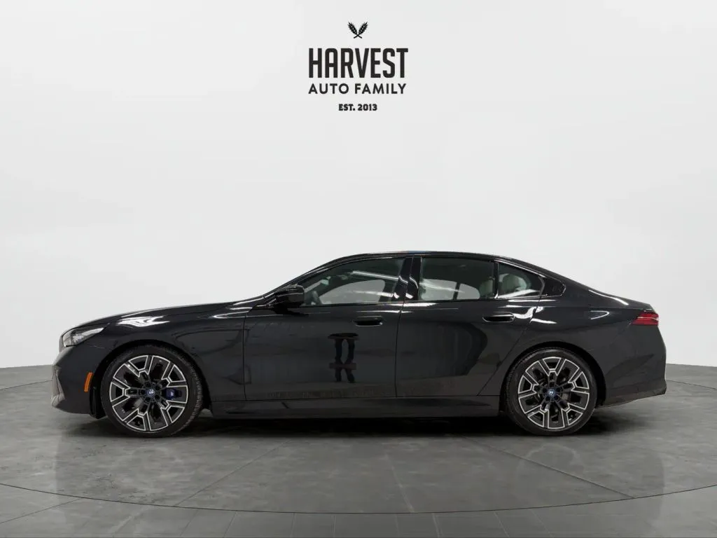 BMW i5 photo 2
