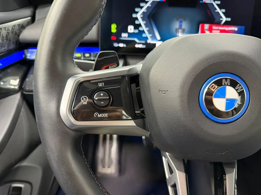 BMW i5 photo 31