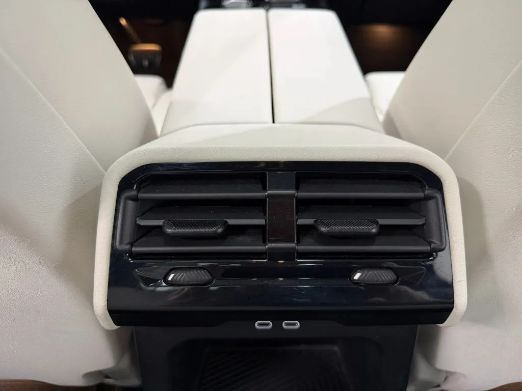 BMW i5 photo 18