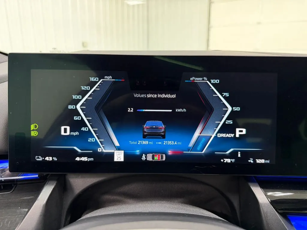 BMW i5 photo 21