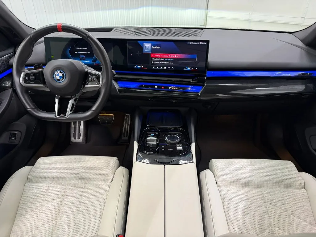 BMW i5 photo 13