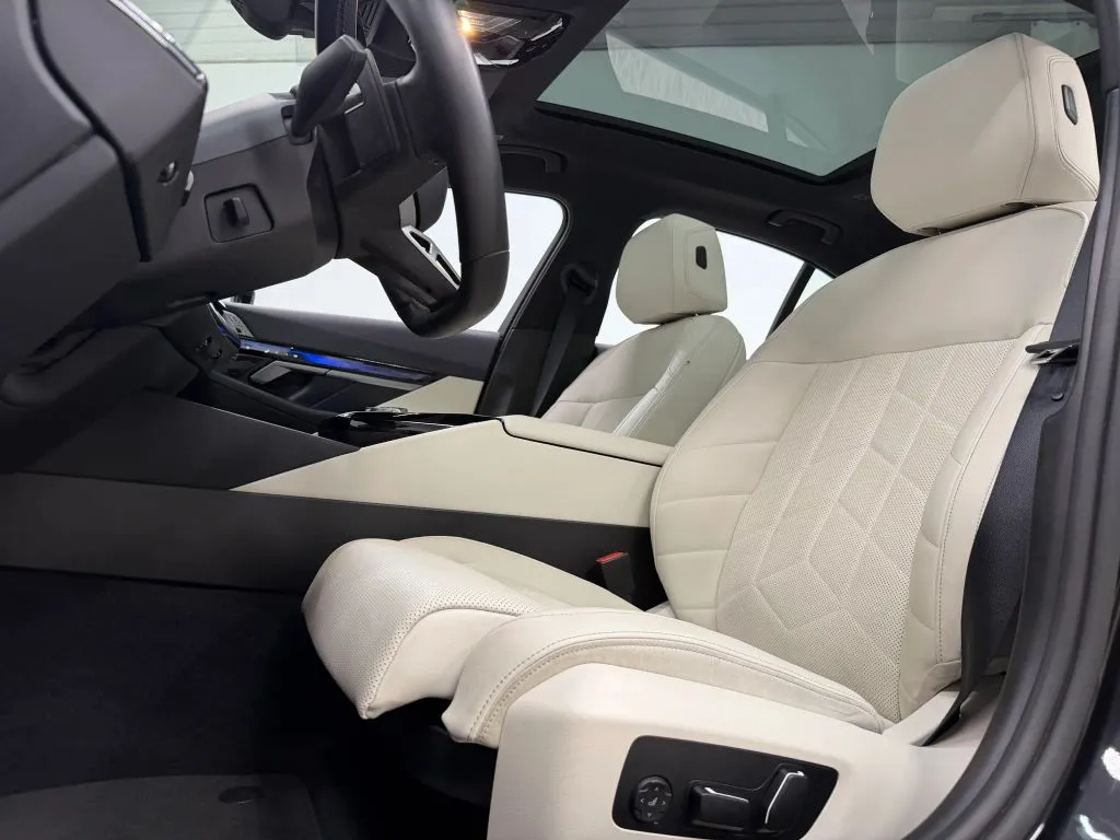 BMW i5 photo 15