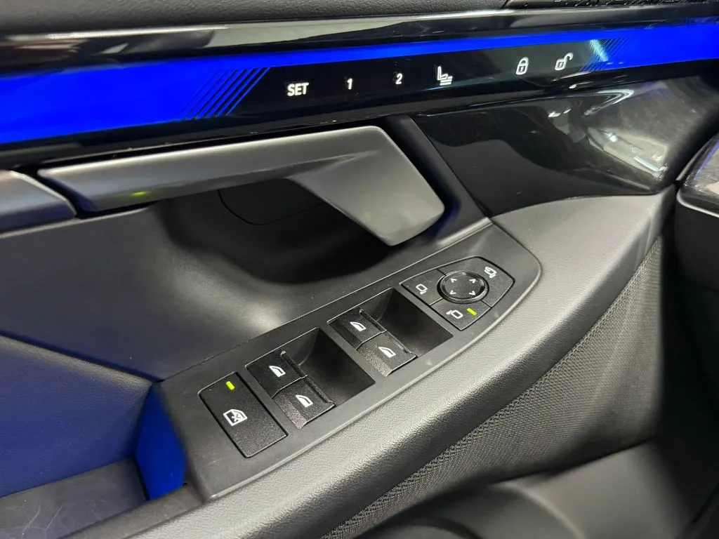 BMW i5 photo 28