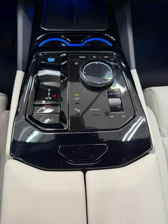 BMW i5 photo 27