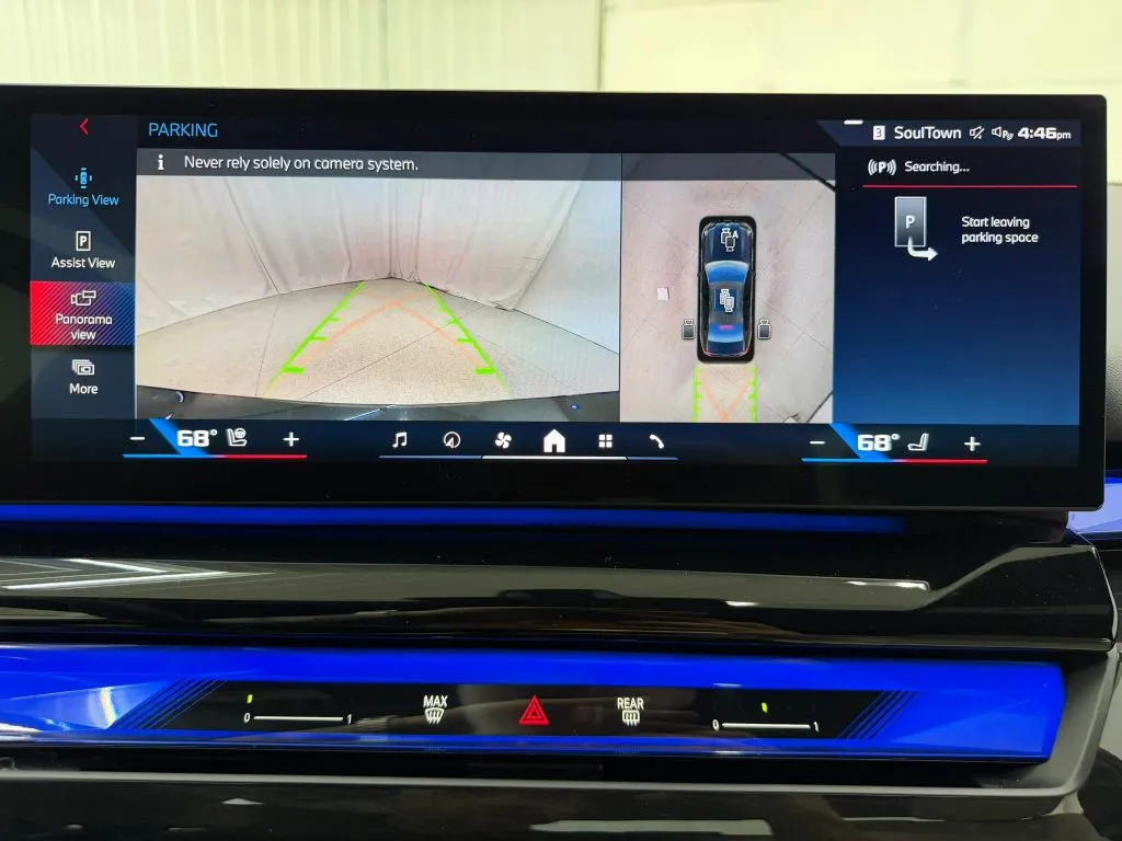 BMW i5 photo 23