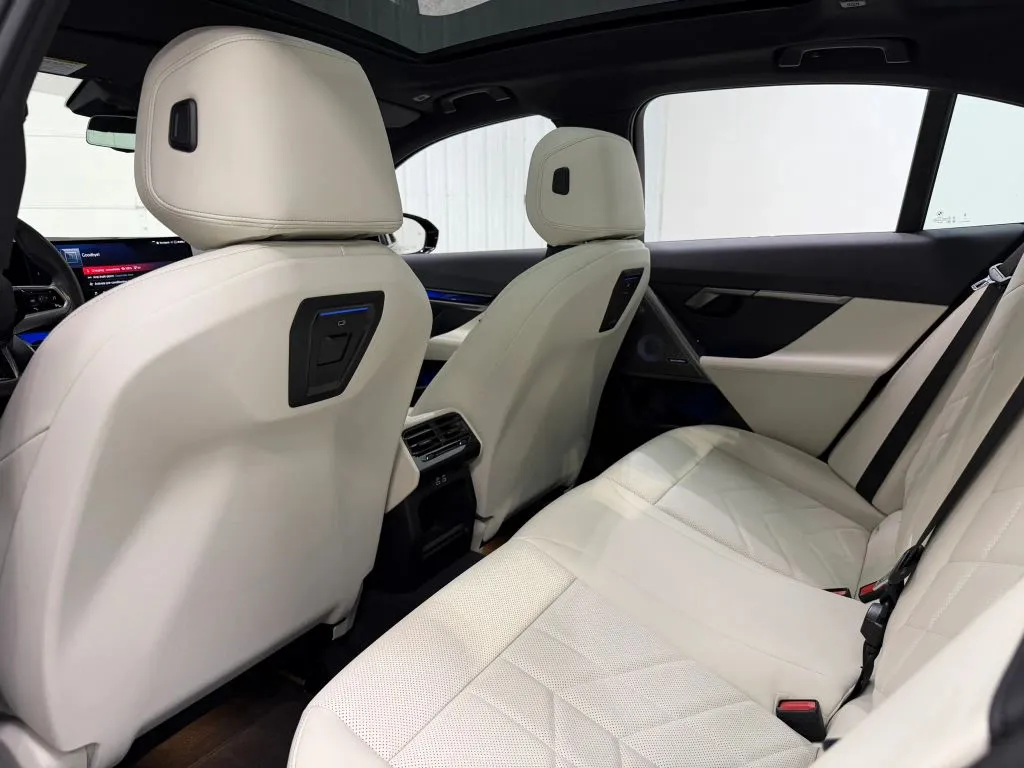 BMW i5 photo 16