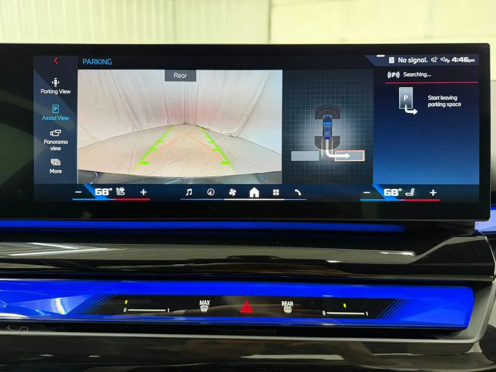 BMW i5 photo 24