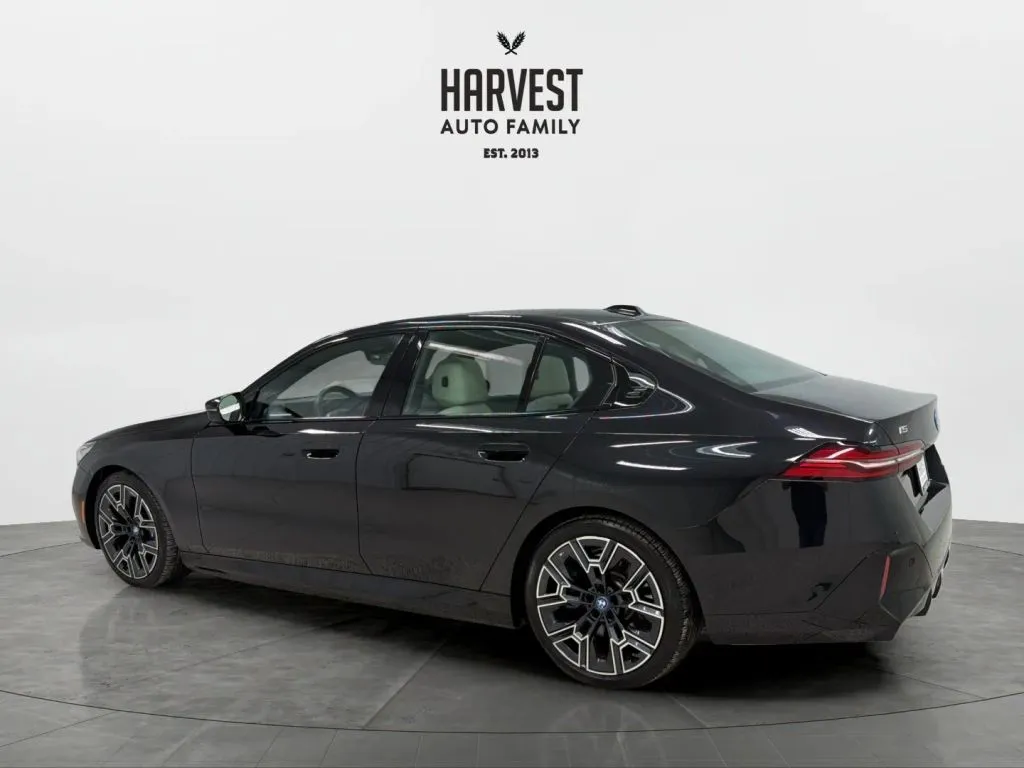 BMW i5 photo 3