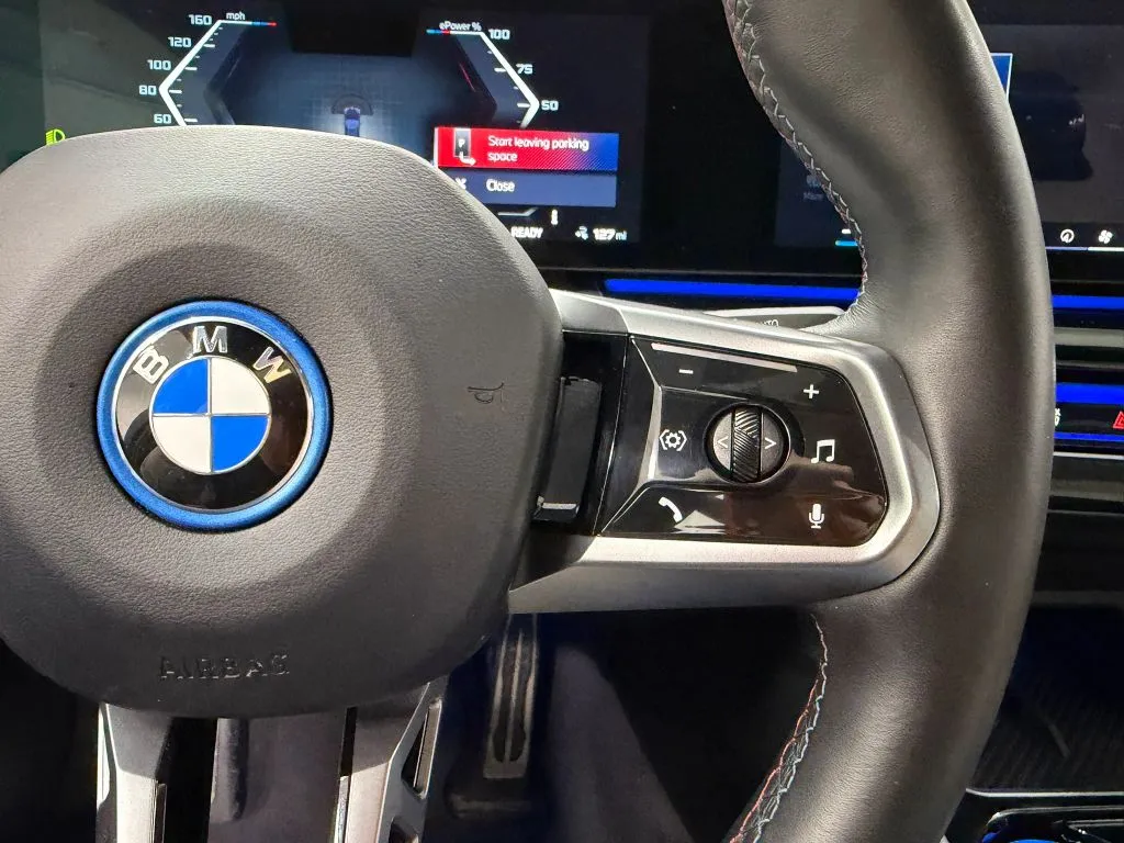 BMW i5 photo 32