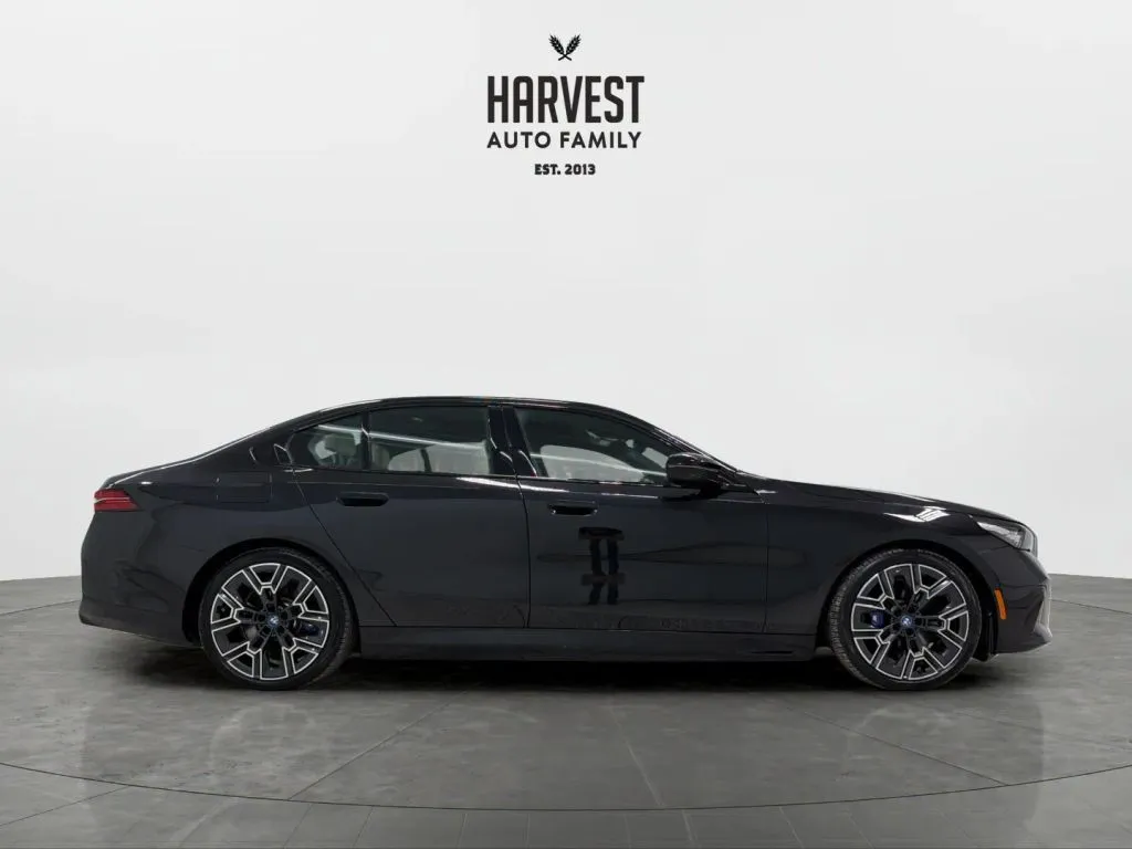 BMW i5 photo 8