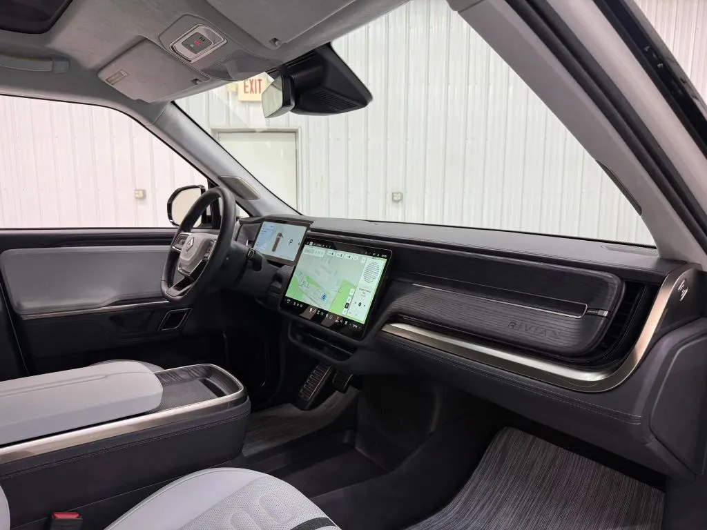 Rivian R1T photo 14