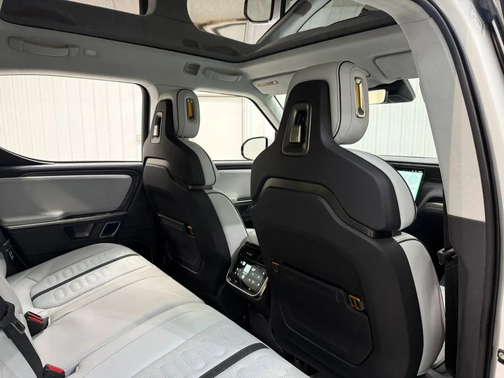 Rivian R1T photo 17