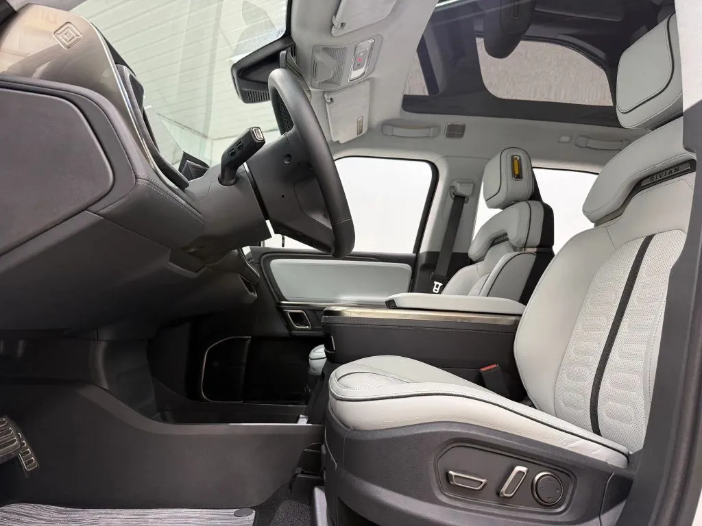 Rivian R1T photo 15