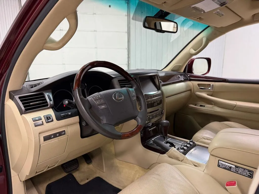 Lexus LX photo 12