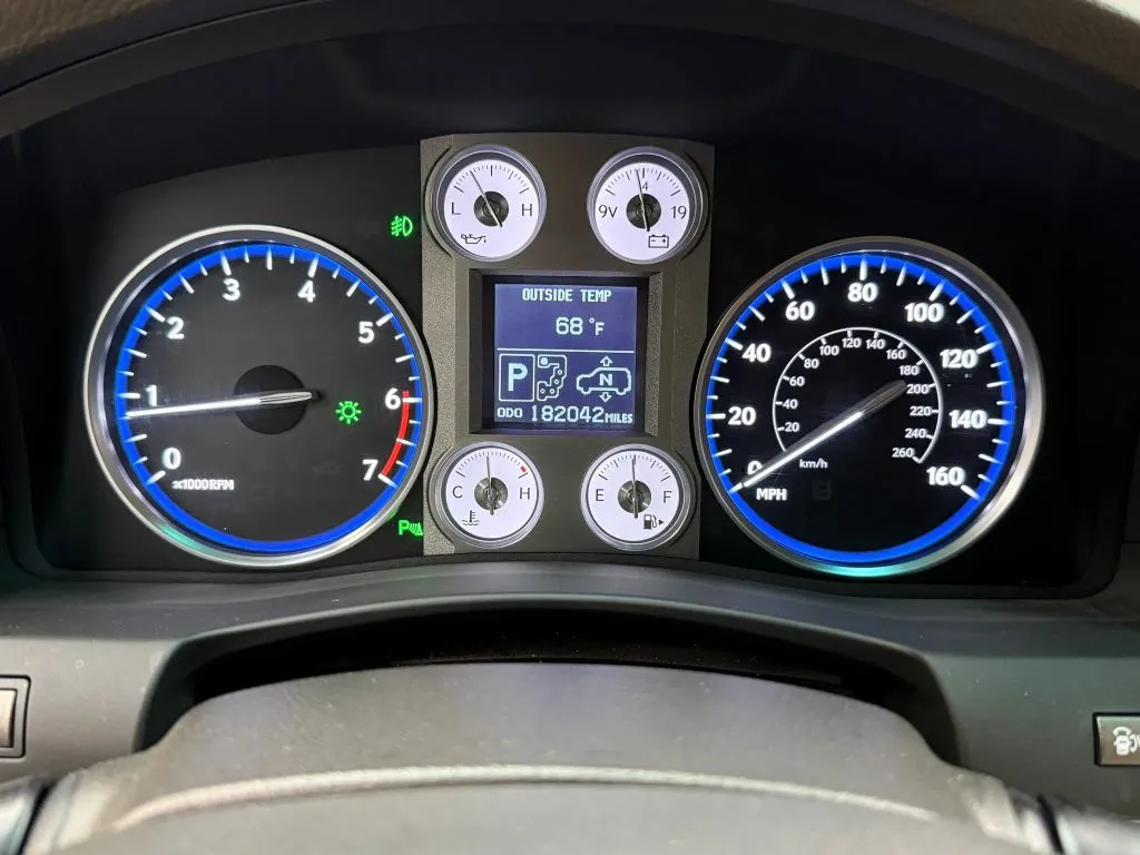 Lexus LX photo 24