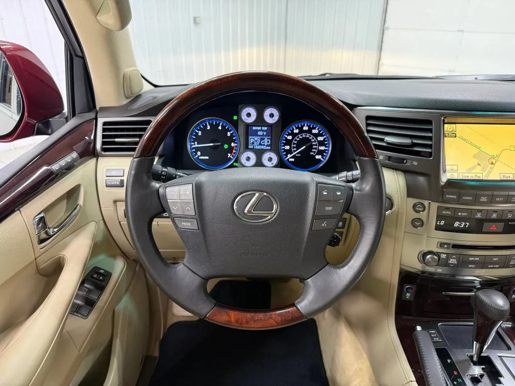 Lexus LX photo 22