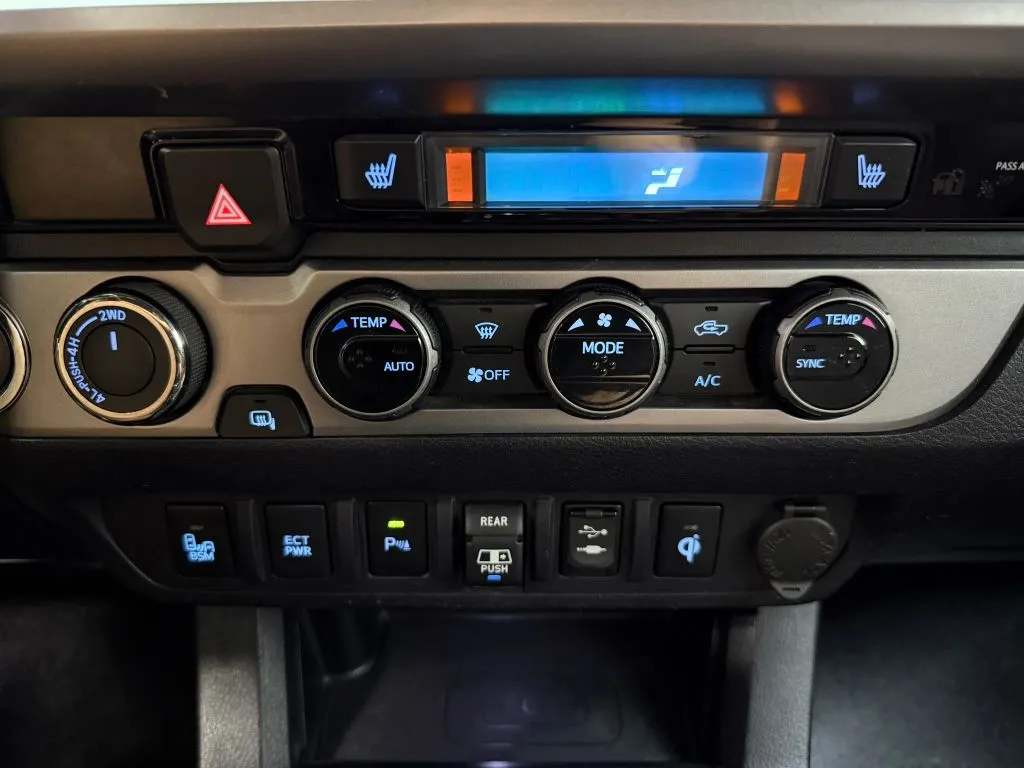 Toyota Tacoma photo 25