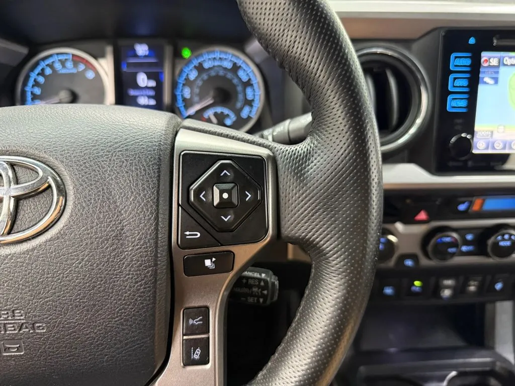 Toyota Tacoma photo 30