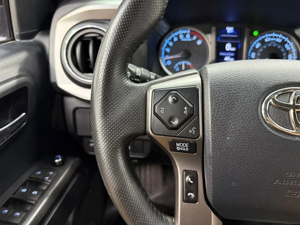 Toyota Tacoma photo 29