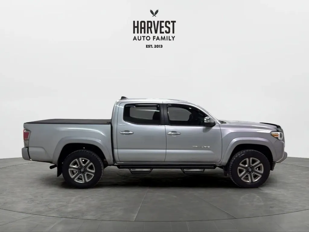 Toyota Tacoma photo 8