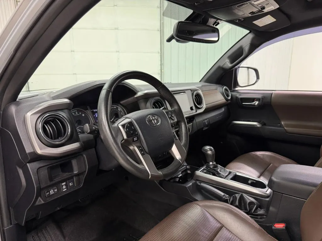 Toyota Tacoma photo 12