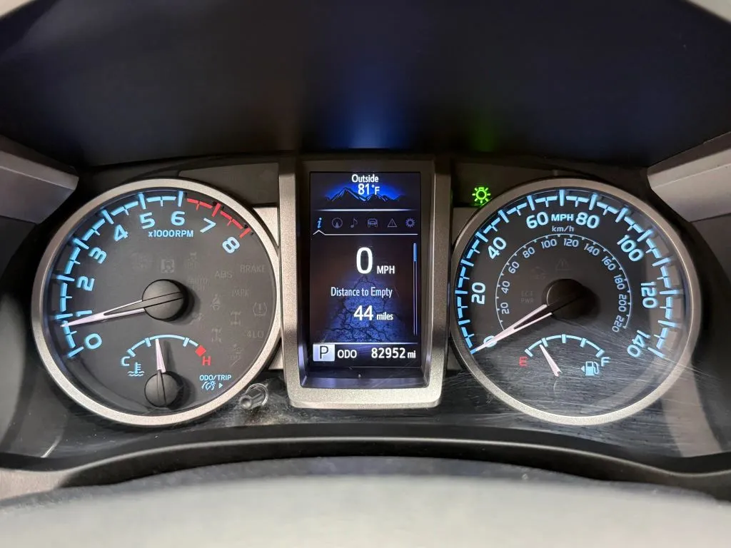 Toyota Tacoma photo 21