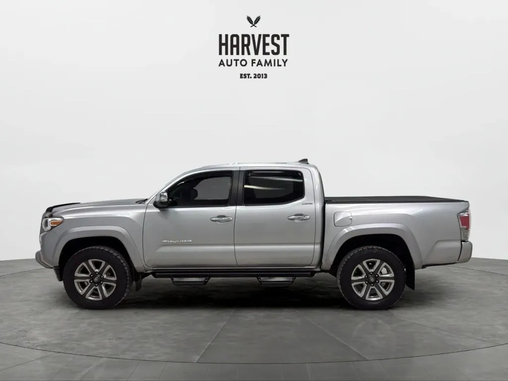 Toyota Tacoma photo 2