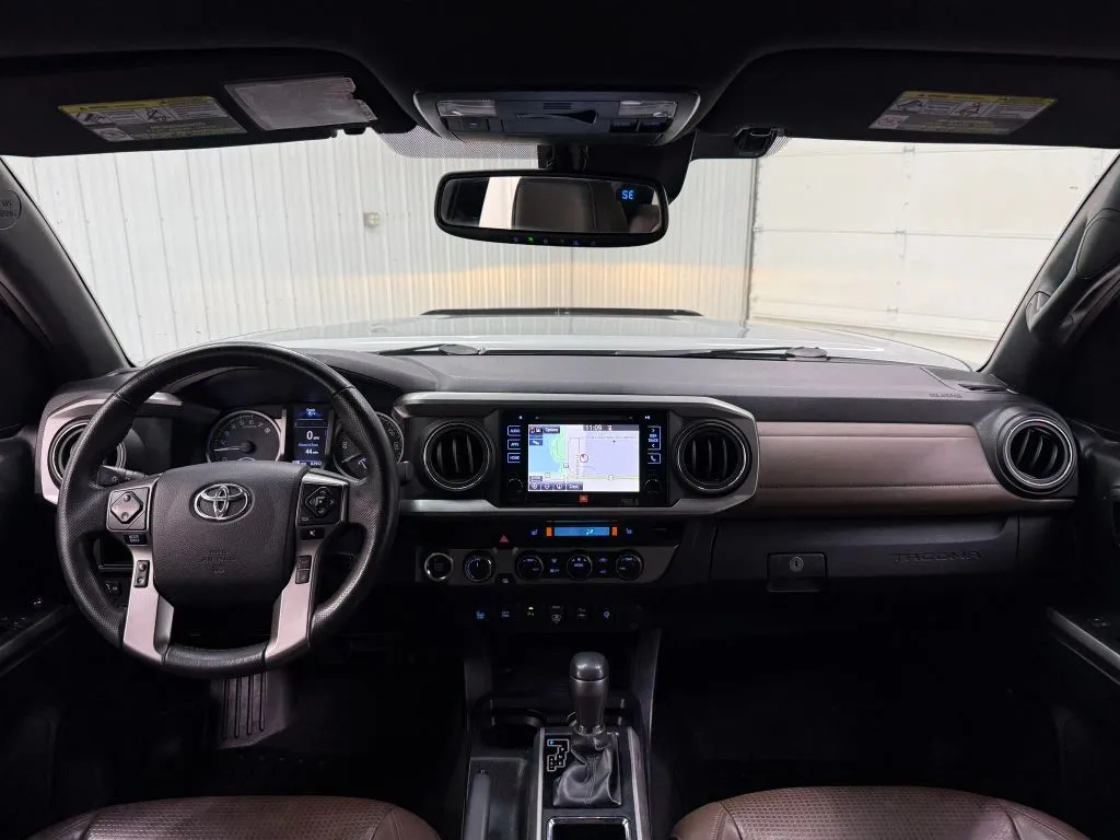 Toyota Tacoma photo 13